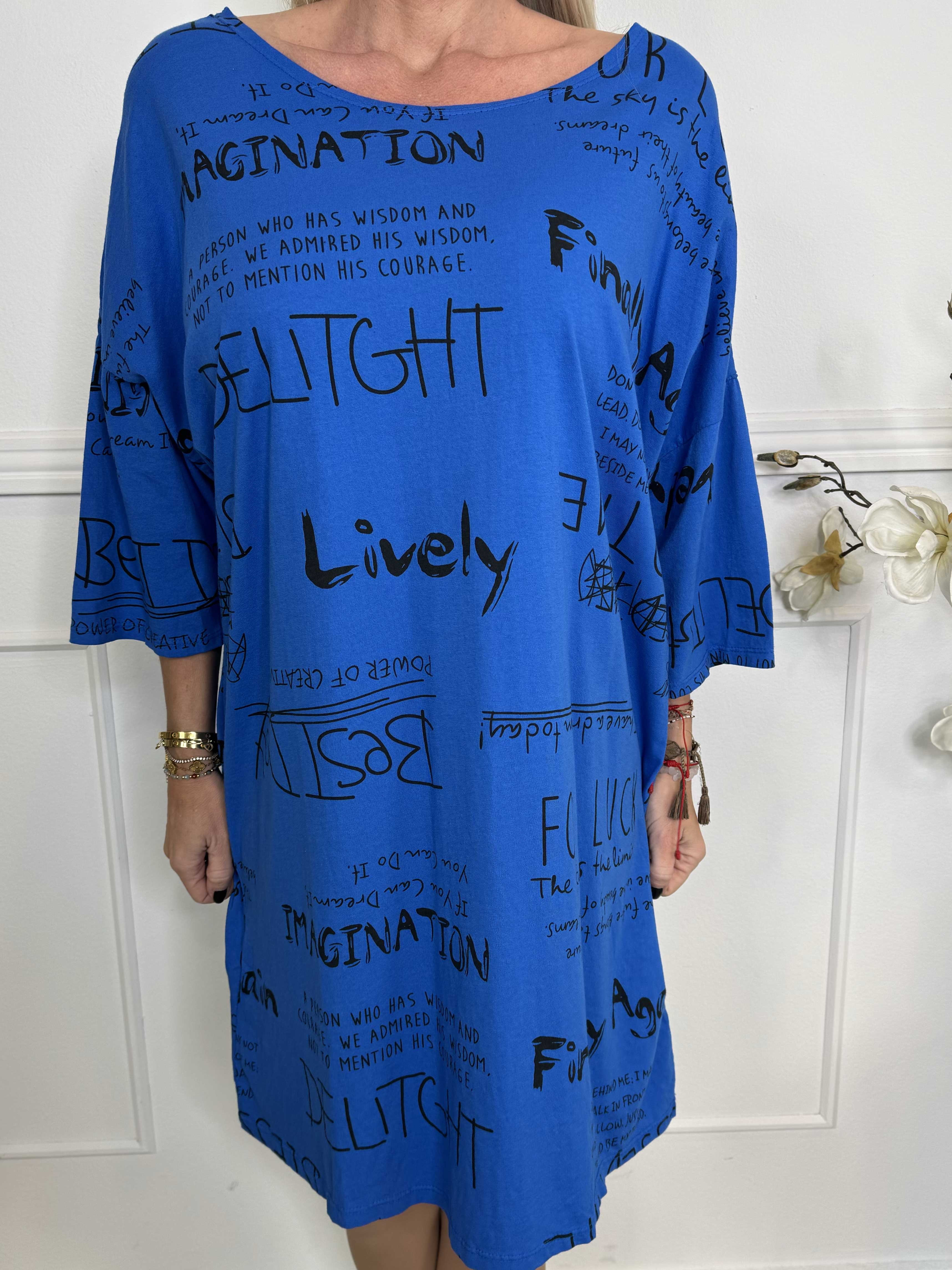 Lora - T-shirt kjole med tekst